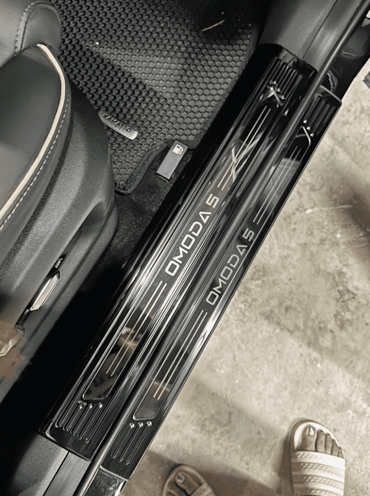 Xevaban.com ở 214 Giải Phóng là đơn vị chuyên cung cấp phụ kiện oto, đồ chơi oto, phụ kiện omoda c5, đồ chơi omoda c5, xevaban, 214 giải phóng, ốp bậc chân omoda c5, nẹp bậc chân omoda c5, miếng lót bậc chân omoda c5.